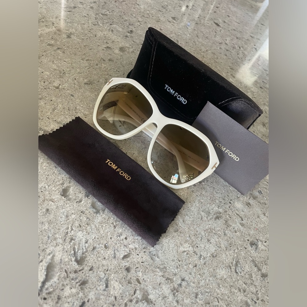 TOM FORD Angelina Sunglasses